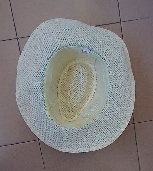 Мъжка джентълменска лятна шапка.