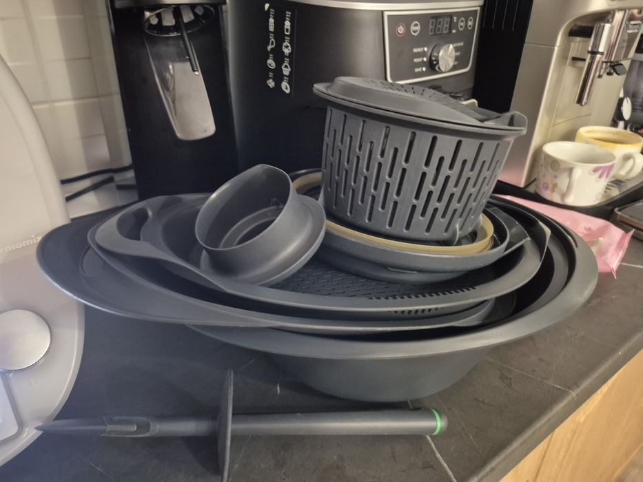 Thermomix 6 + accesorii+ retetar, impecabil