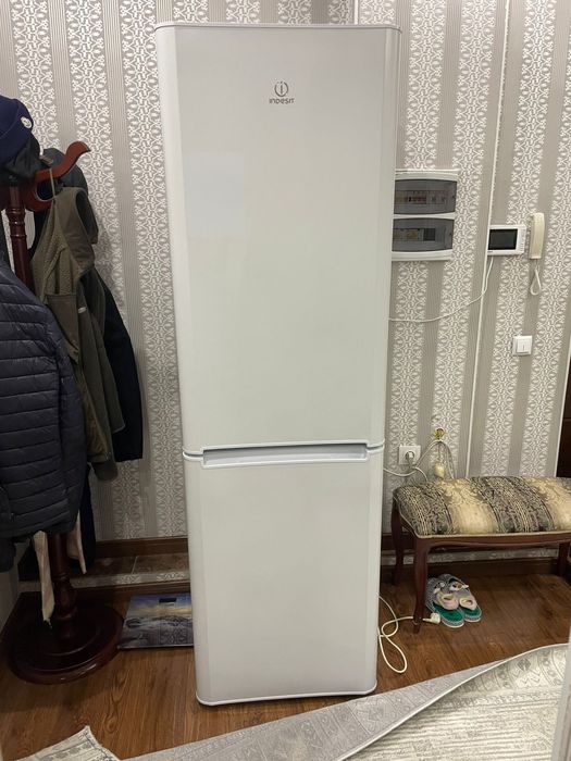 Холодильник Indesit