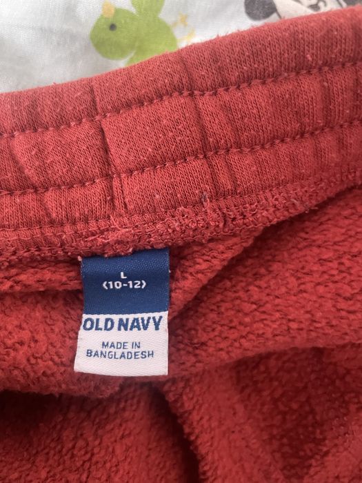 Vand 4 perechi pantaloni scurti 8-9 ani