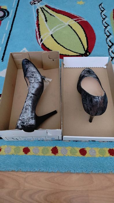 Pantofi evenimente. Culoare deosebită.