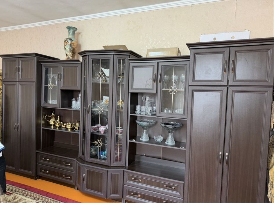 Стенка для гостиной (мебельный гарнитур)