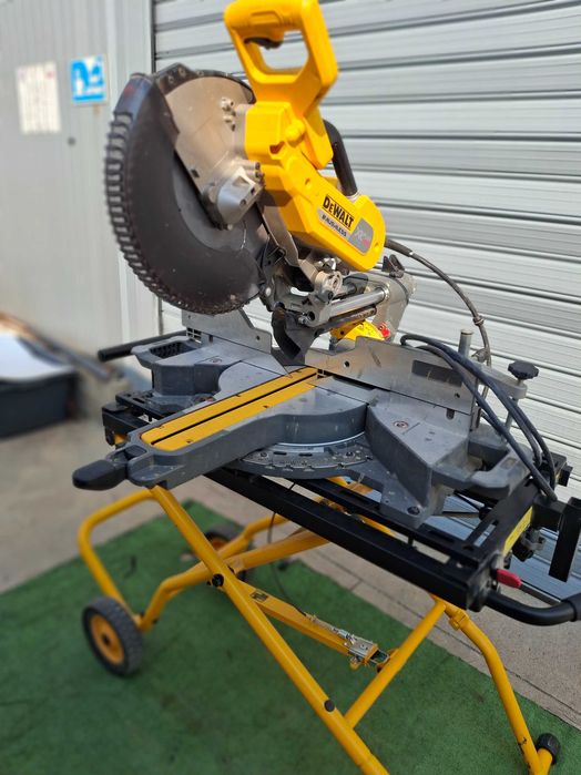 Потапящ циркуляр с герунг DeWALT DHS780