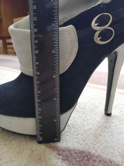 Нови велурени боти, 38 номер