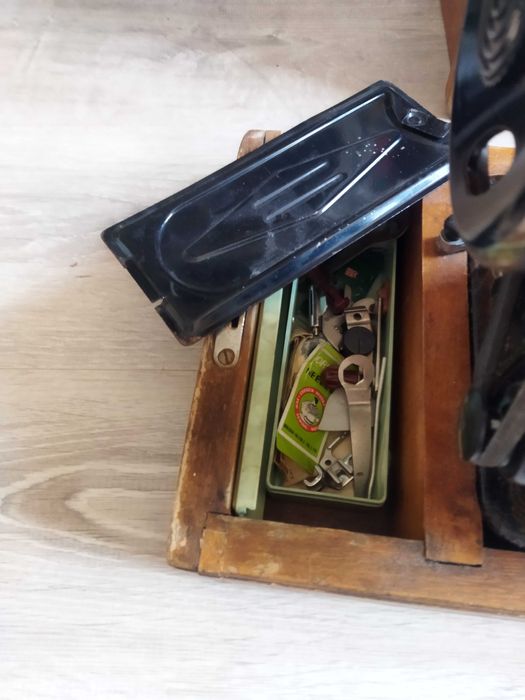 Стара шевна машина Калинка на ток