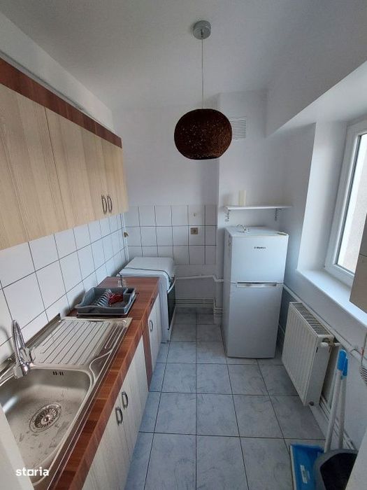 Inchiriere- Garsoniera etaj 8, cu lift