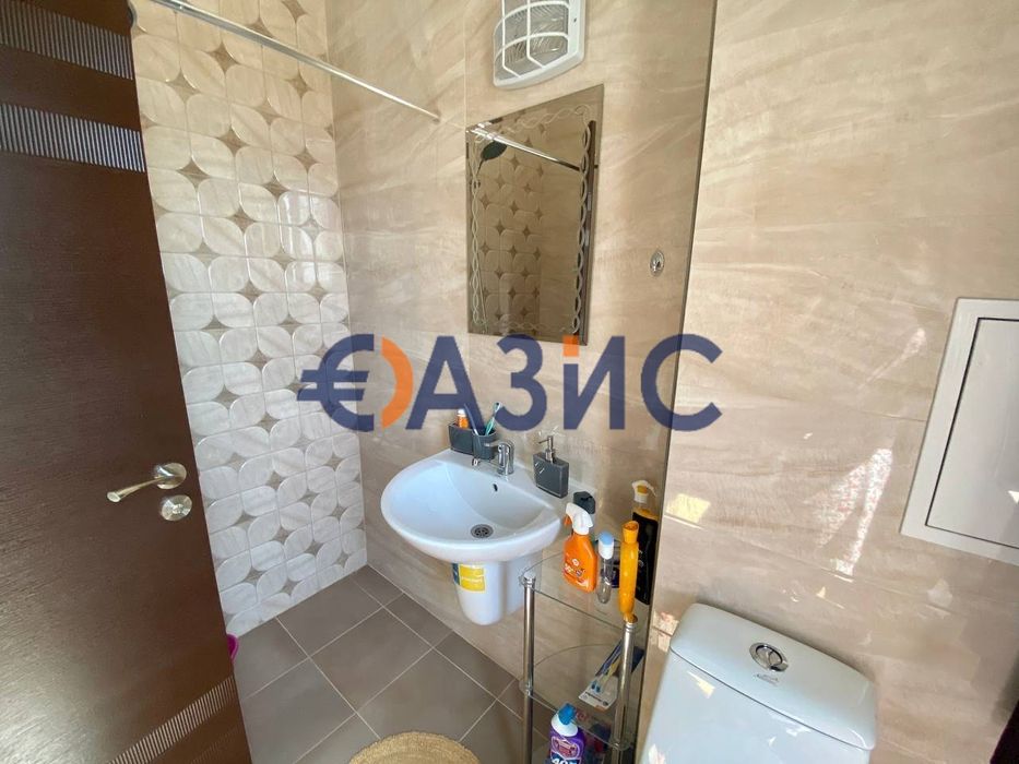 Двуетажна градска къща на първа линия море с невероятна гледка в