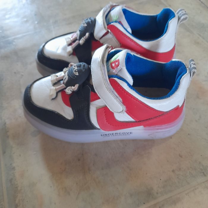 Продам  кроссовки детские