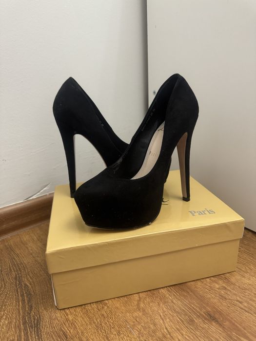 Каблук туфли черный