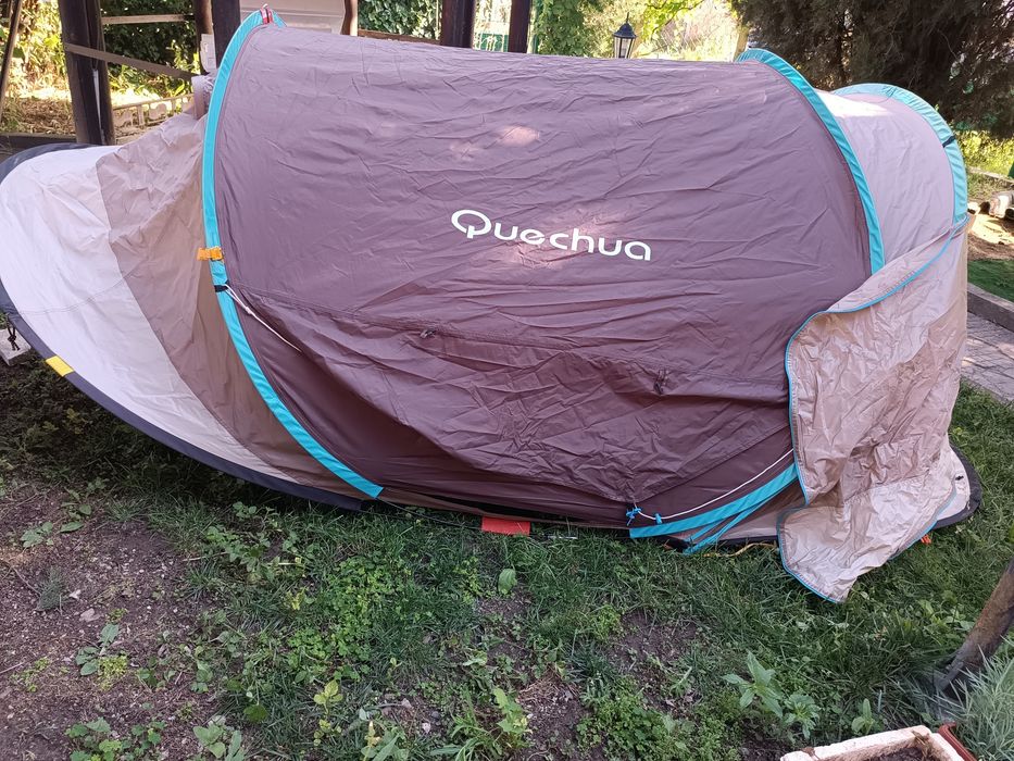 Палатка Quechua.