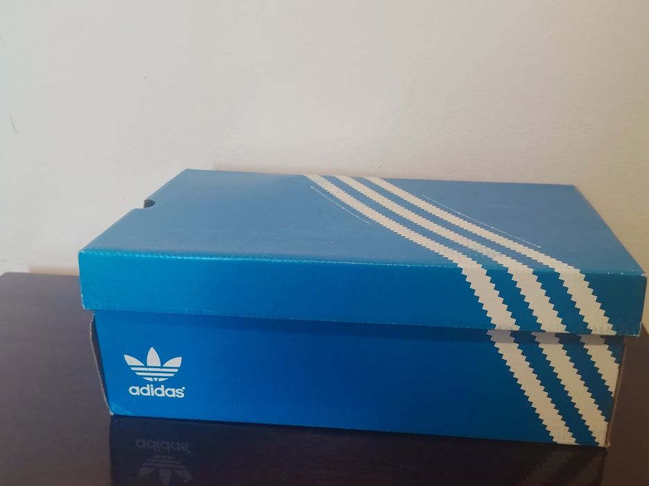 Adidași noi marca Adidas 42