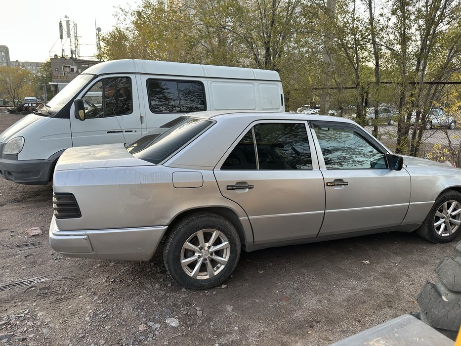 Продам мерс 124
