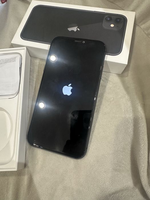 Айфон 11 черный цвета 128 GB  экран все оригинал