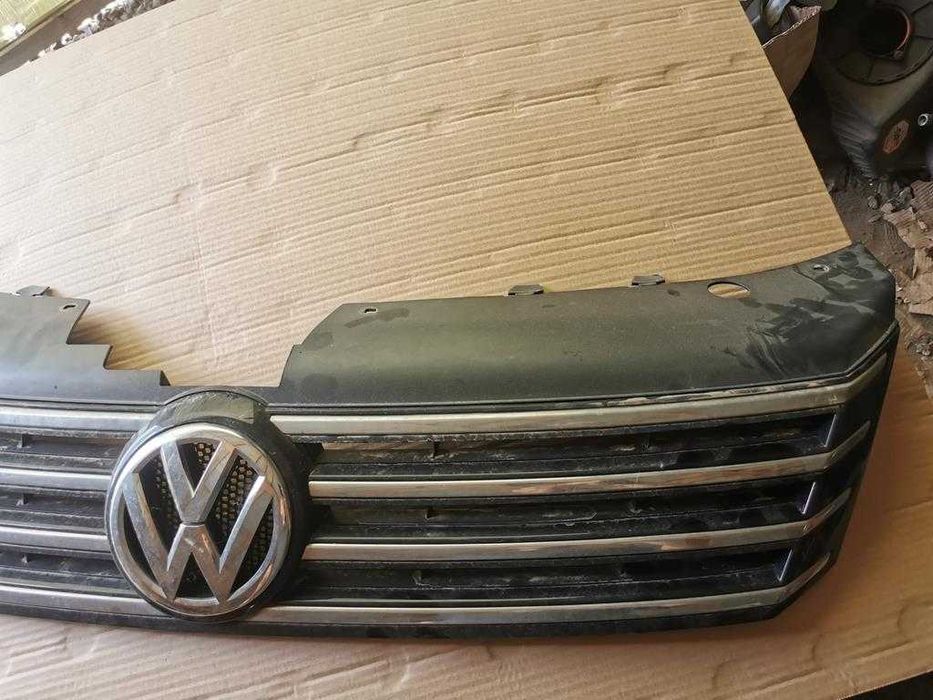 grila cu semn vw passat b7
