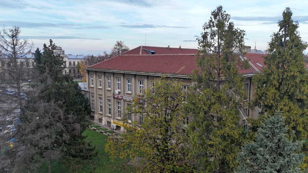 Дава се под наем Заведение в Русе, Център - 750 кв.м за 11221.53 € - Снимка #3