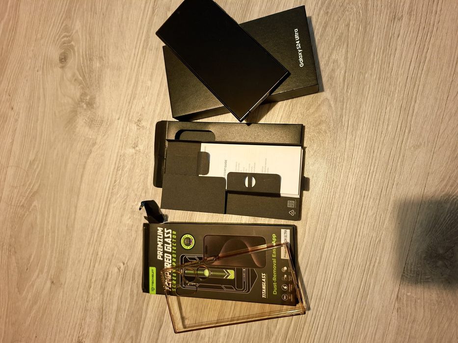 Vand Samsung S24Ultra(ca nou)la cutie ,256GB