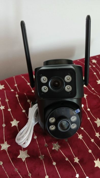 Camera de supraveghere dubla
