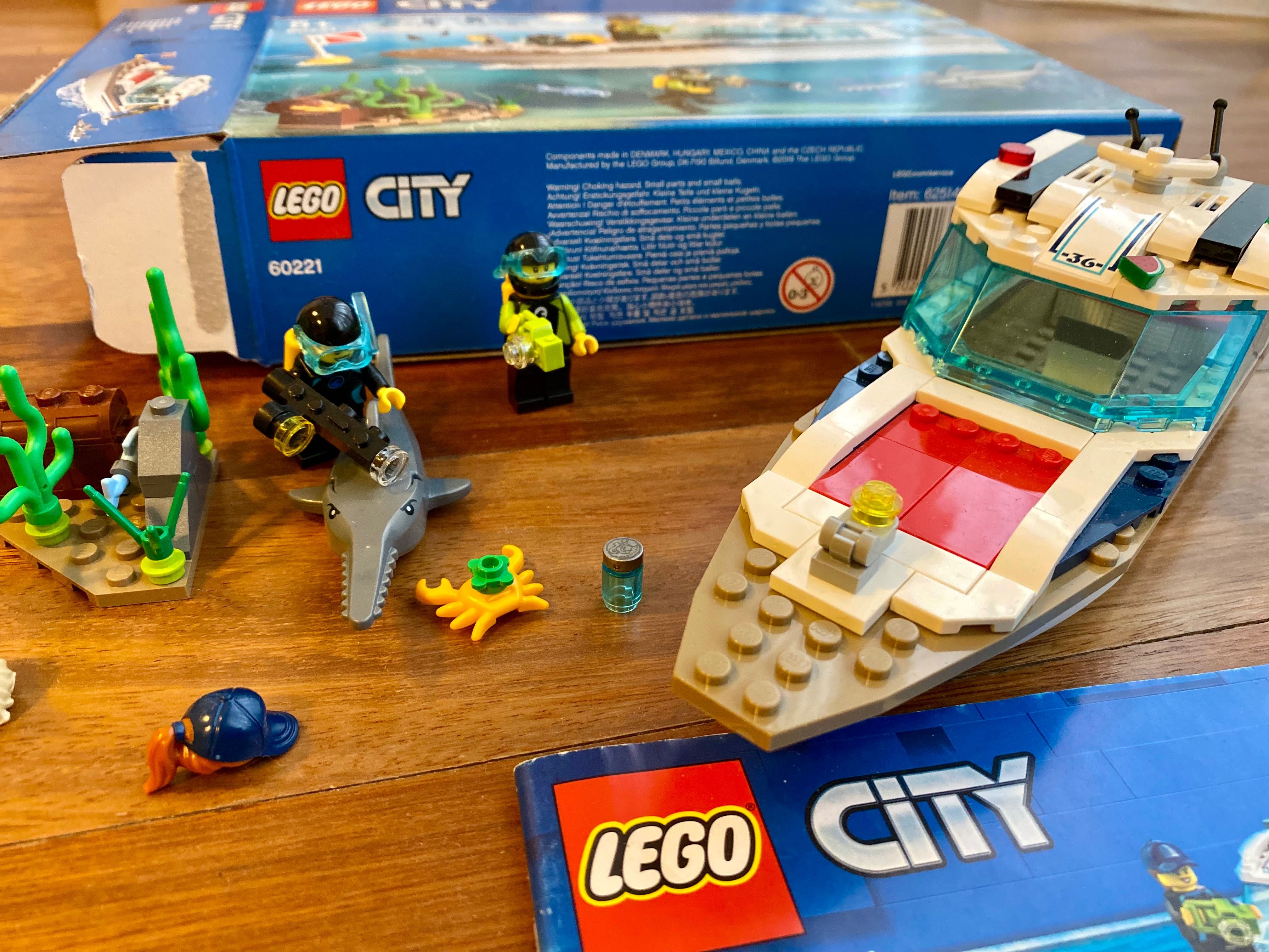 Lego 60221 best sale diving yacht