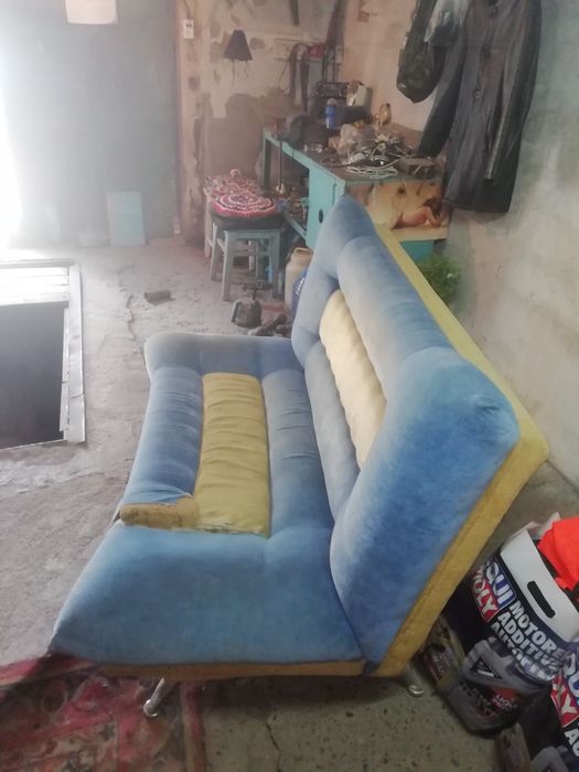 Диван б/у маленький