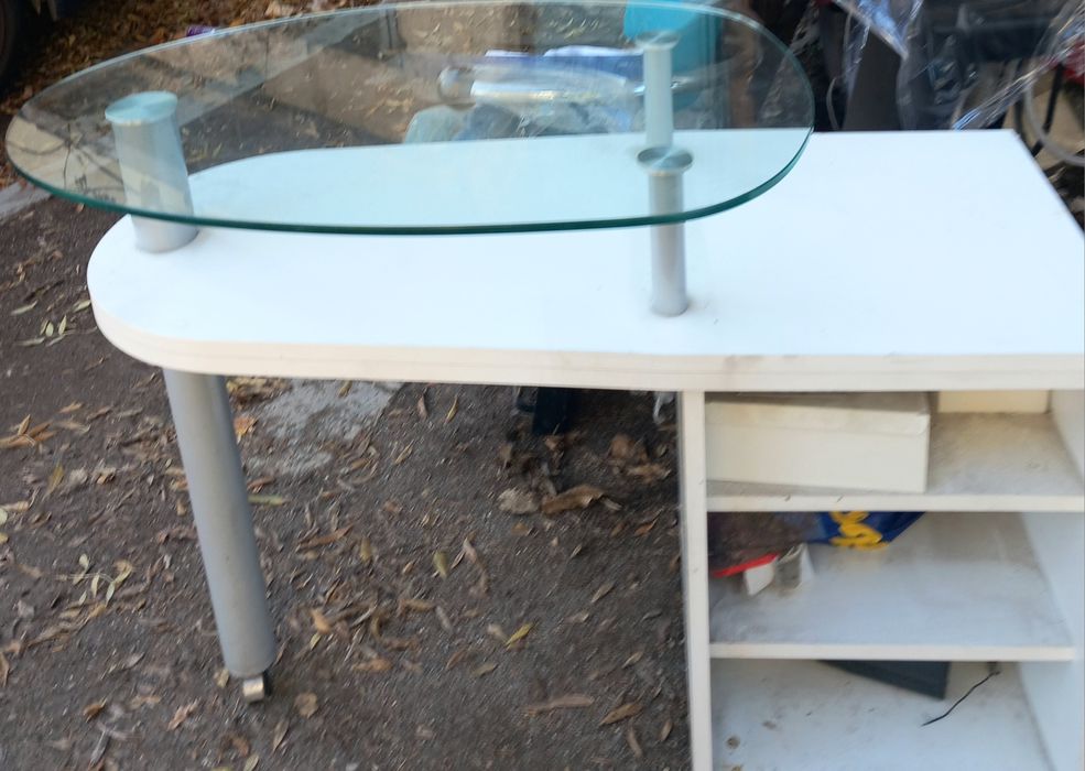 Масичка за маникюр, ноктопластика и декорация на нокти