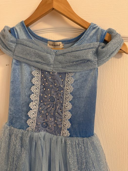 Costum Frozen rochie si capa