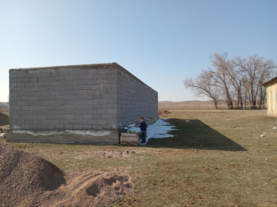 Продам участок времянка не недостроенный