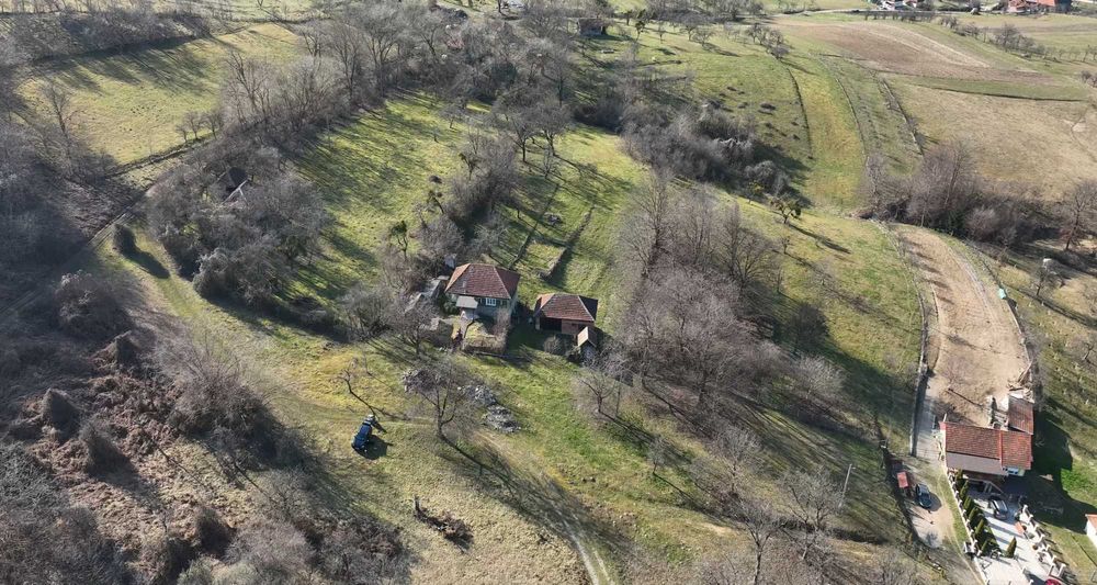 Teren cu casa de vanzare