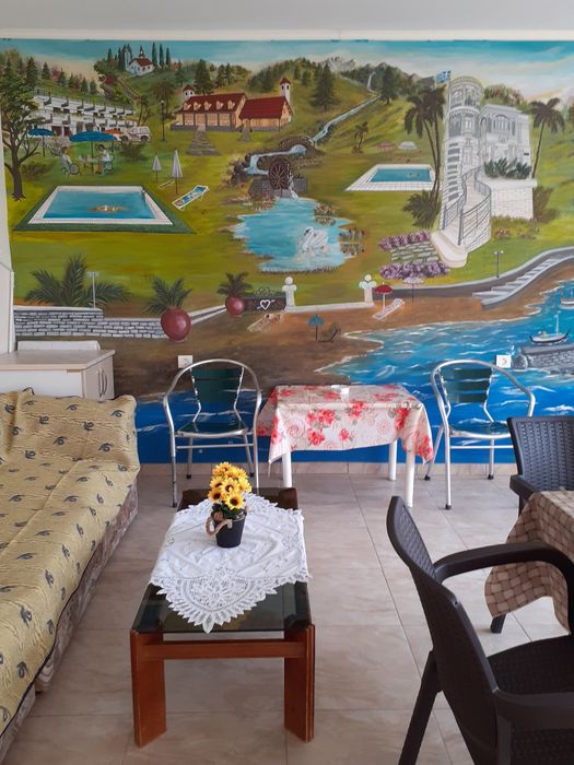 Сграда с три самостоятелни апартамента