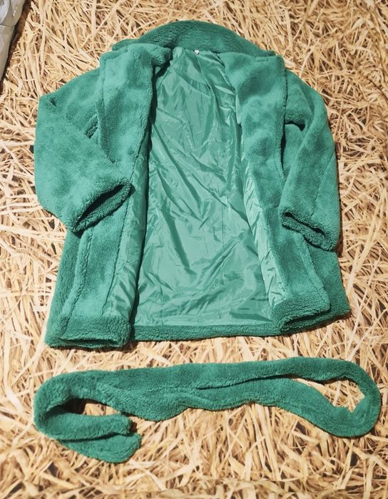 Зелено топло,дебело и меко зимно палто ,олекотено и удобно. S/M