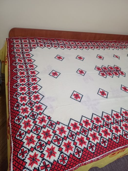 Vând  cuvertură  cusută manual