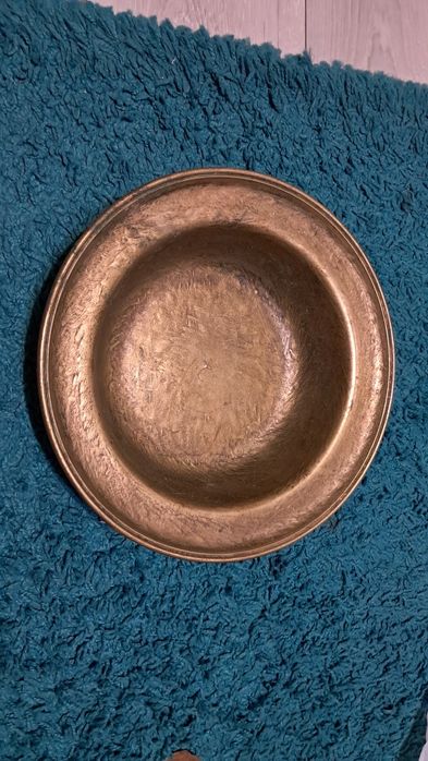 Голяма лята бронзова чиния