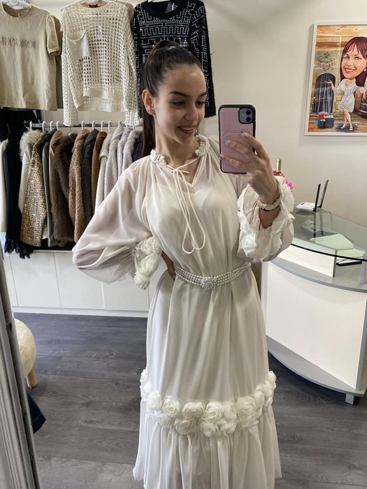 Невероятно красива рокля налична в размер S/M и M/L