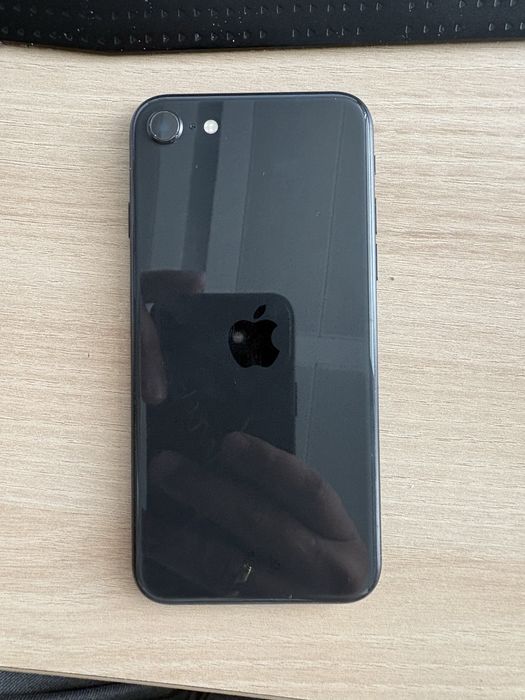 IPhone SE 2020 64 GB. 100% батерия.