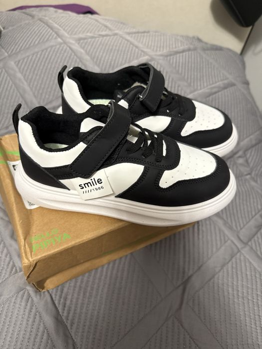 Продам  новые детские кеды