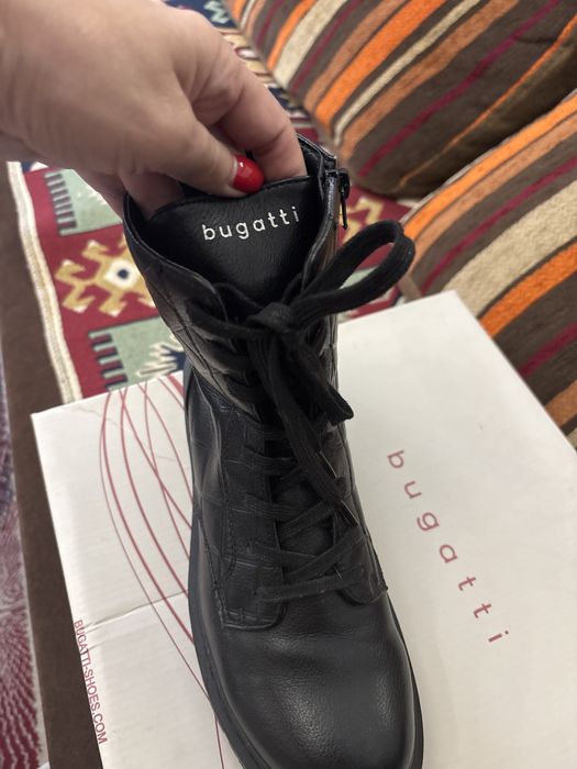 Ботинки фирменные 39 Bugatti