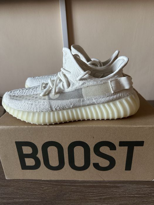 Yeezy 350V2 Bone, marime 42.5