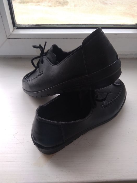 Продам новые женские  ботинки