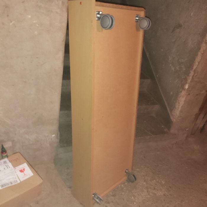 Продавам дървено еко детско креватче с дюшег.