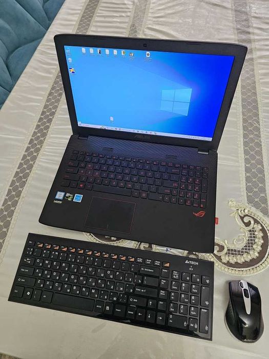 Ноутбук компьютер Asus в идеальном состоянии