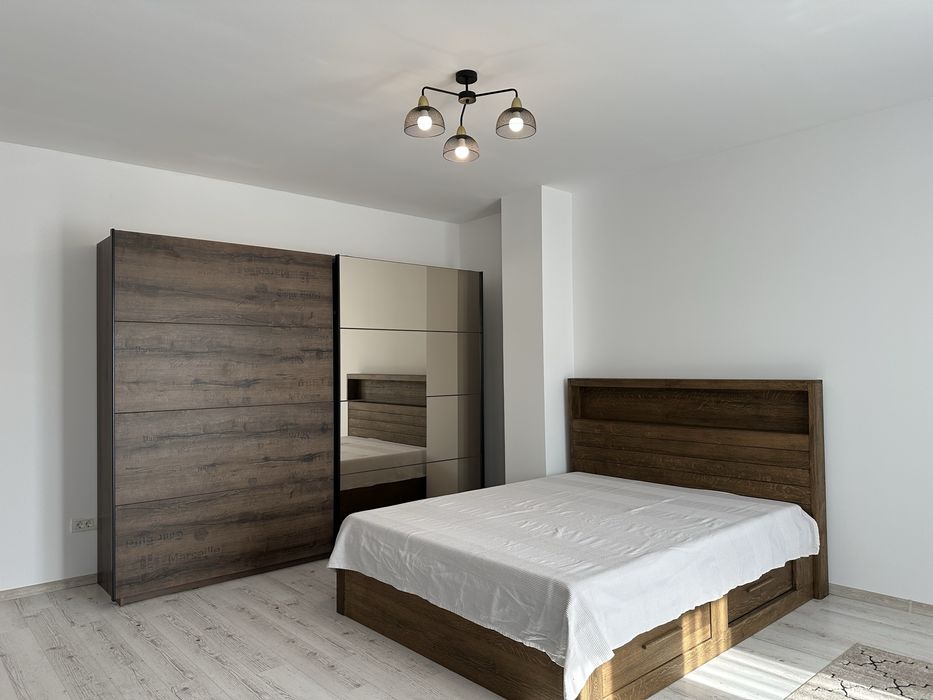 Inchiriez garsoniera Ghimbav luminoasa cu loc parcare