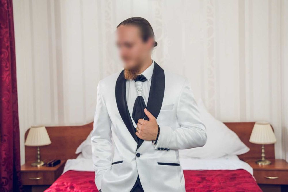 Costum de mire ( sacou+ vesta+ pantaloni+ cravata)