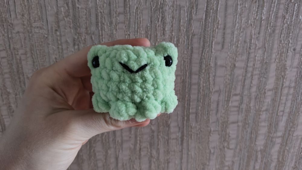 Лягушка вязанная