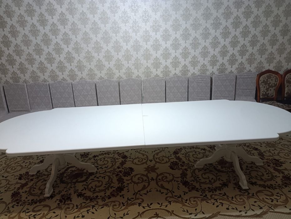 Стол для гостинной