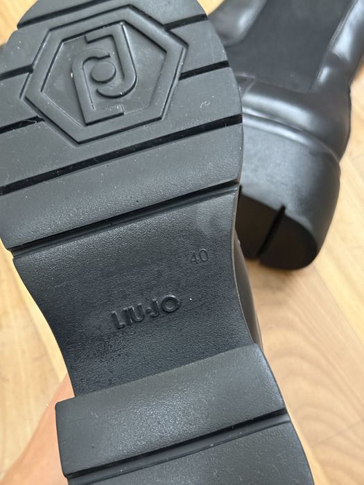 Чисто нови боти от едтествена кожа на марката Liu Jo