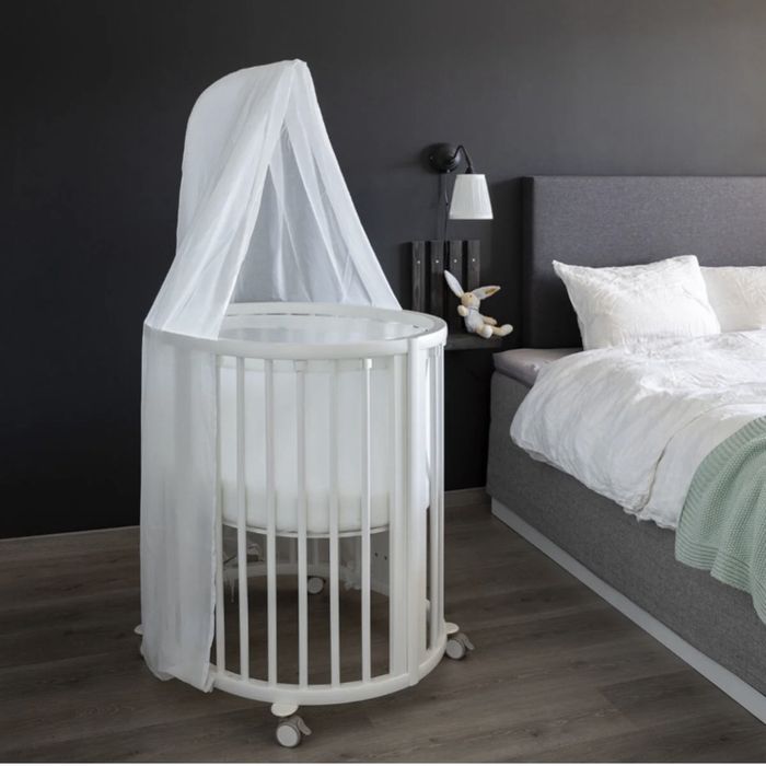 Stokke® Sleepi™ Мини е легло, което расте с детето от 0 до 6 месеца, а с допълнителните удължители се превръща в Stokke® Sleepi™