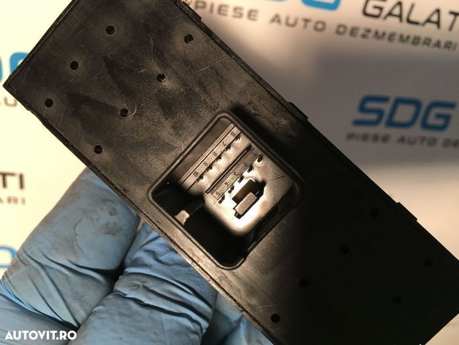 Consola centrala actionare geamuri electric Volkswagen Polo 2009-2017 COD 1K4 959 857 / 1K4959857