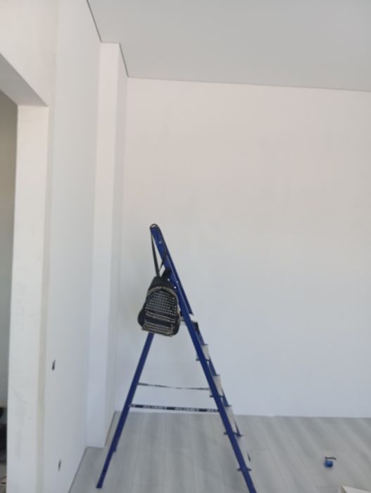 Поклейка обоев профессионально.