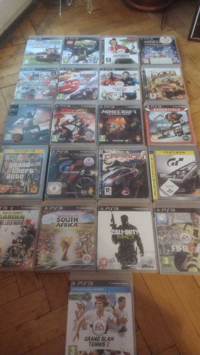 Плейстейшън 3 с много игри.