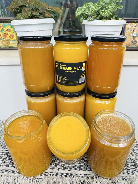 Мед 100 % натурален пчелен мед.
