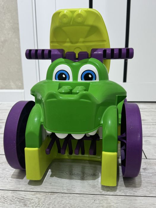 Продается машинка Мегаблокс